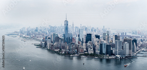 Tableau sur toile Lower manhattan skyline with one world trade center dominating the new york city