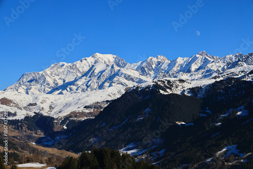 Wallpaper Mural Massif du Mont Blanc et Col du Joly en hiver vu de Hauteluce. Mont Blanc - Haute-Savoie - Alpes	 Torontodigital.ca