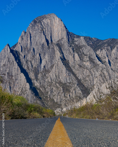 Carretera y montaña