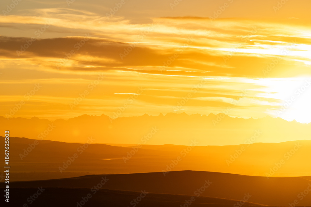 Obraz premium sunset in the mountains