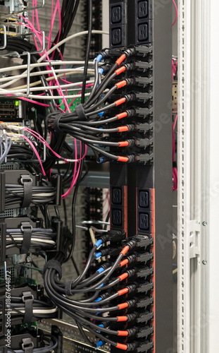Power Distribution Unit PDU IT-Stromverteilung Steckerleisten für Server Stromanschluss im Serverrack