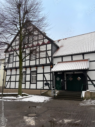 Blick in das verschneite Zentrum der Gemeinde Ascheberg im Münsterland