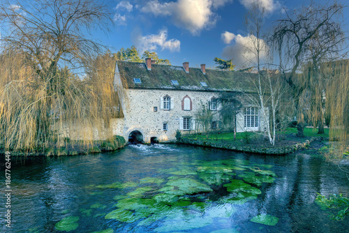 Moulin de Marboué au bord de l’eau
