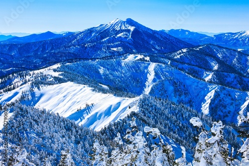 冠雪の尾瀬の燧ヶ岳