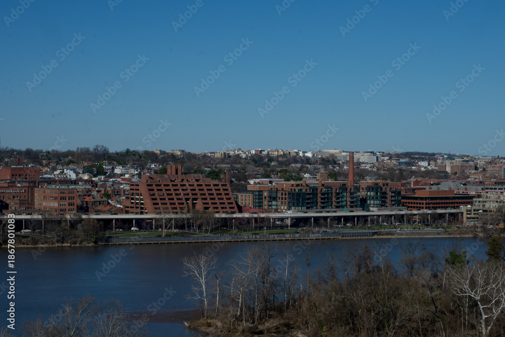 Obraz premium Georgetown waterfront with Potomac River and Roosevelt Island in Washington, DC
