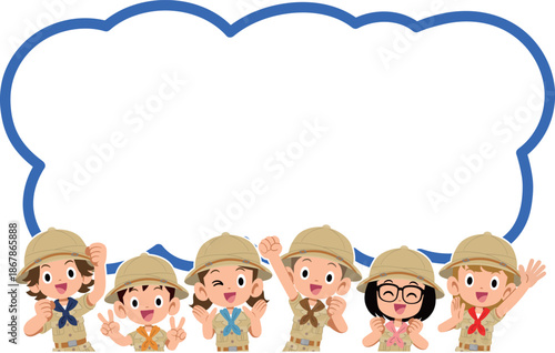 空欄の吹き出しと探検隊の服を着た子供の上半身