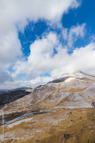湯布院の上からの雪景色（大分県由布市湯布院）