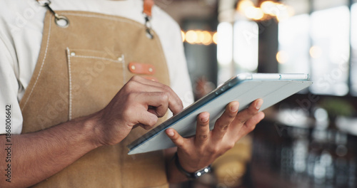 Foto Restaurant, hands or waiter scroll with tablet, table management or browsing online service platform