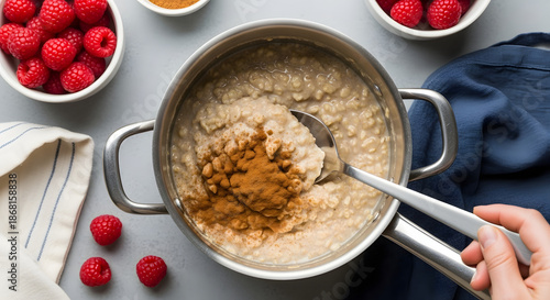 Healthy Oatmeal with Berries and Cinnamon