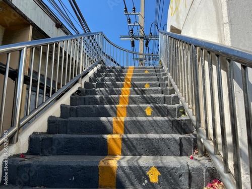 On the pedestrian overpass, walk up keeping to the right.