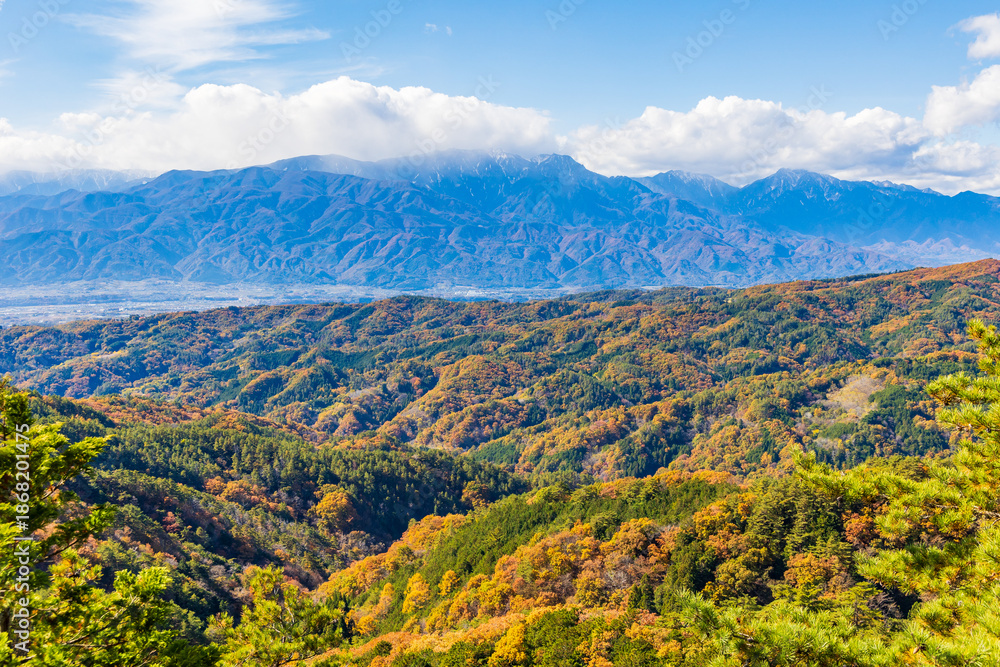 Obraz premium 日本の風景・秋 山梨県甲府市 紅葉の昇仙峡 パノラマ台からの眺望