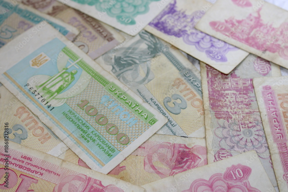 Obraz premium Ukrainian Karbovanets Banknotes, Historical National Currency, Financial Concept