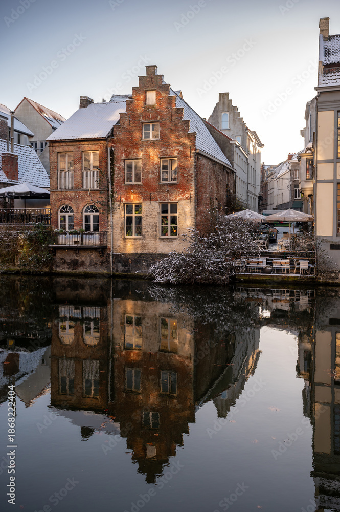 Obraz premium The outdoors in Ghent during the winter. 