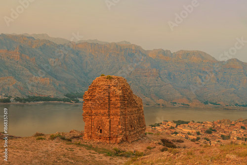 Obraz na plátně The Old Temples belong to Hindu Shahi period at the bank of Indus River at Mari,