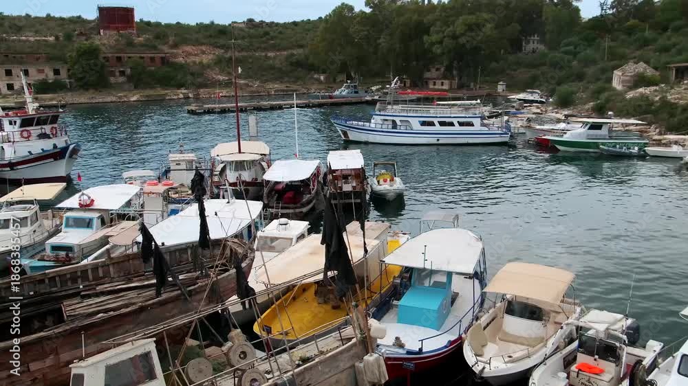 custom made wallpaper toronto digitalVerfallene Holzboote vor Hafenbecken mit Fischereischiffen, Saranda, Qark Vlora, Albanien