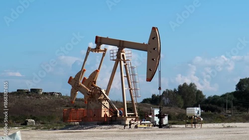 Wallpaper Mural Öl-Pumpanlage in offenem Förderfeld bei Marinëz, Fier, Albanien Torontodigital.ca