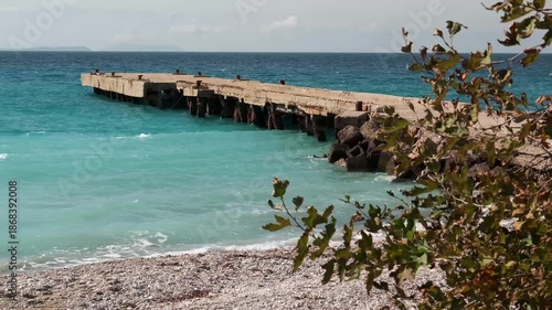 Wallpaper Mural Alter Betonsteg ragt ins bewegte Meer vor Bunec Beach, Bunec, Qark Vlora, Albanien Torontodigital.ca