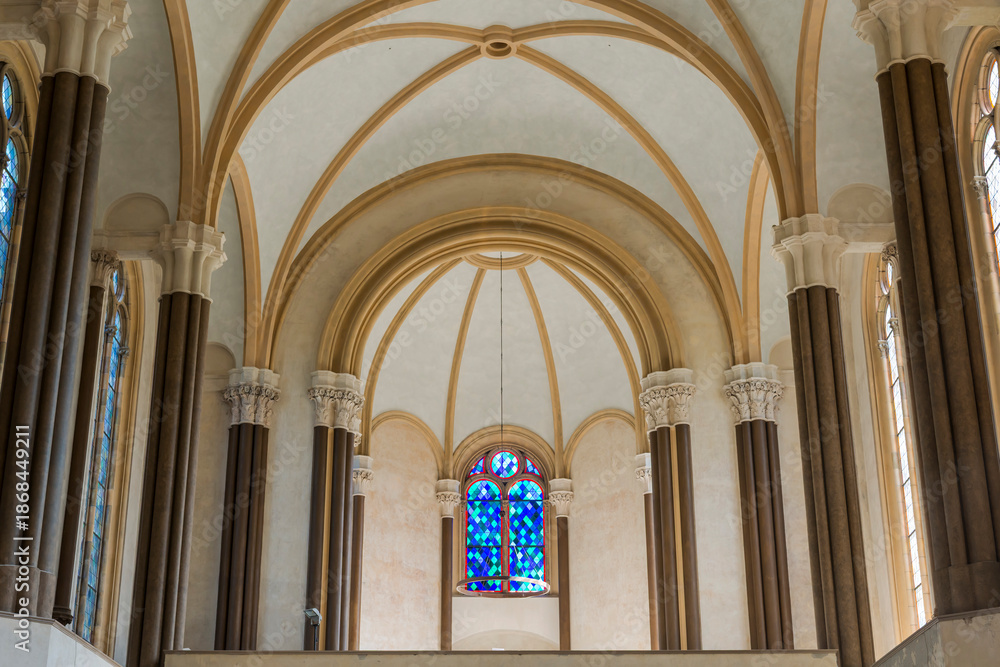 Fototapeta premium Kuppel im Inneren der Zionskirche in Berlin Mitte, Deutschland