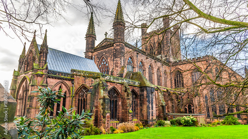 Foto A side view towards the cathedral in the city of Chester, Cheshire, UK
