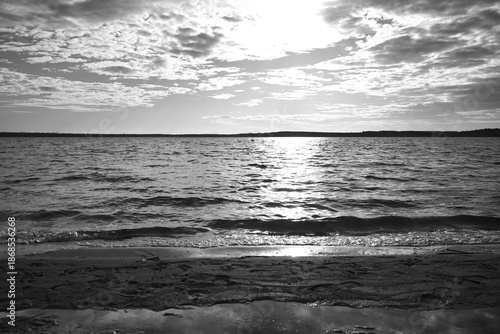 Ein neuer See in Brandenburg im Winterlichen Licht