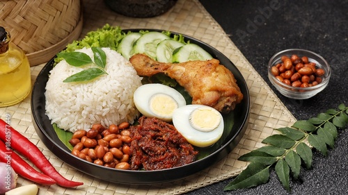 Fotografija Nasi lemak is a type of typical Malay food that is commonly found in Malaysia wh