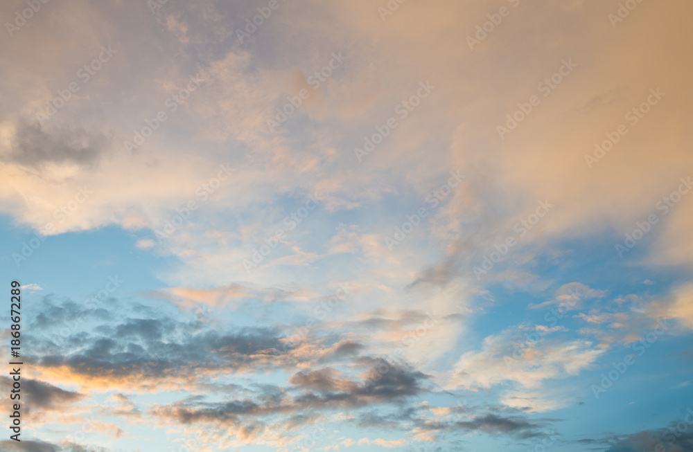 Obraz premium Pink clouds. Beautiful sunset sky