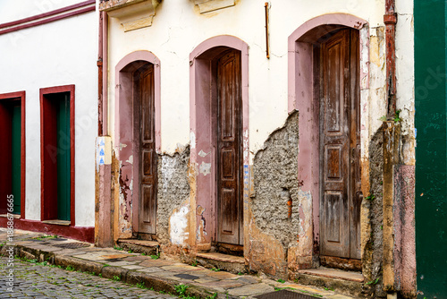 Fényképezés Houses in old colonial architecture with their facades worn by time in the city of Ouro Preto, Minas Gerais