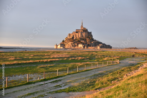 Wallpaper Mural Baie du Mont-Saint-Michel en Normandie	 Torontodigital.ca