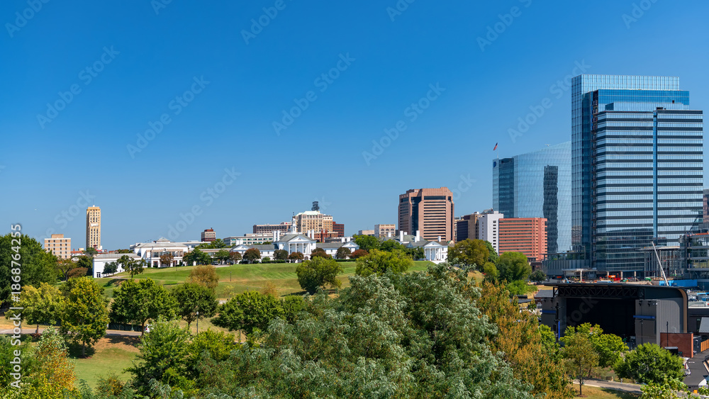 Fototapeta premium Urban landscape of Richmond Virginia USA showing state capital and public green space