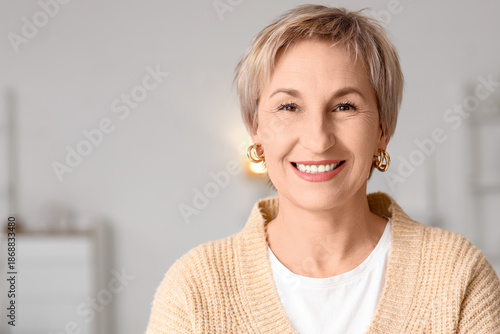 Blonde mature woman with sh...