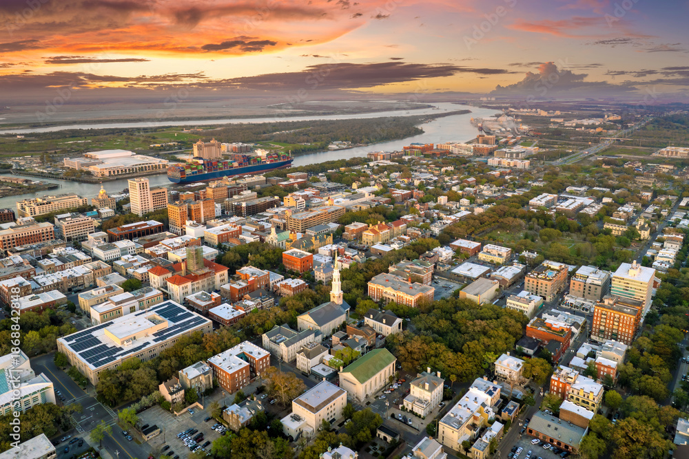 Naklejka premium Savannah, Georgia. USA cityscape at sunset