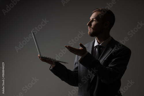 Silhouette of businessman w...