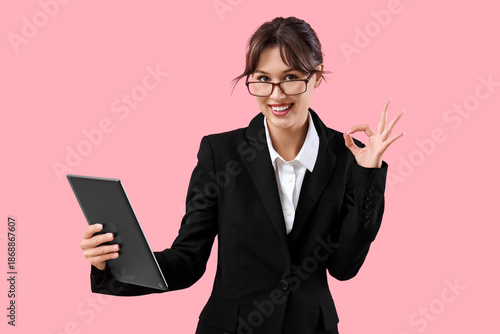 Beautiful young businesswom...