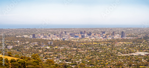 Foto Aerial view of Adelaide, one of  Australian capital cities, by the ocean against clear sky, Adelaide, South Australia, Australia; the shot was taken from top of Mount Osmond
