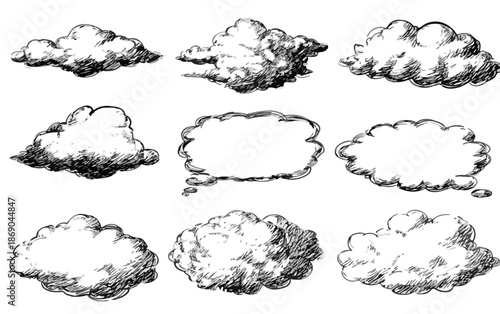Collection d'illustrations vectorielles de nuages dessinés à la main, style esquissé, parfaits pour des éléments graphiques sur fond transparent.
