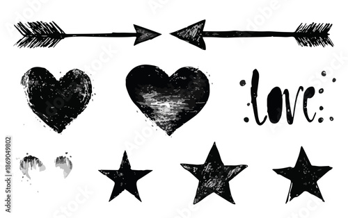 Set di elementi decorativi vettoriali disegnati a mano in stile grunge, con cuori, frecce, stelle e scritta "love" su sfondo trasparente.