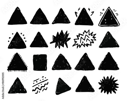 투명한 배경에 섬세하게 손으로 그린 거미줄과 거미, 서리 내린 겨울 나뭇가지와 붉은 열매가 어우러진 빈티지 스타일의 장식 일러스트레이션.