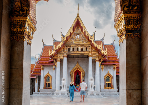Wallpaper Mural Discovering the elegance of Wat Benchamabophit, a stunning temple in Bangkok, Thailand Torontodigital.ca