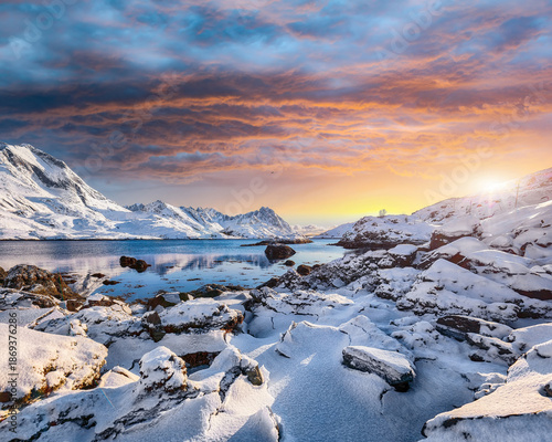 Wallpaper Mural Sundstraumen strait that separates Moskenesoya and Flakstadoya islands. Torontodigital.ca