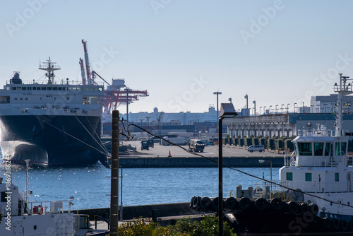 船が停泊する港の風景