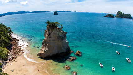 Poster Cathedral Cove Luchtfoto Te Hoho Rock kustlijn  © aure50