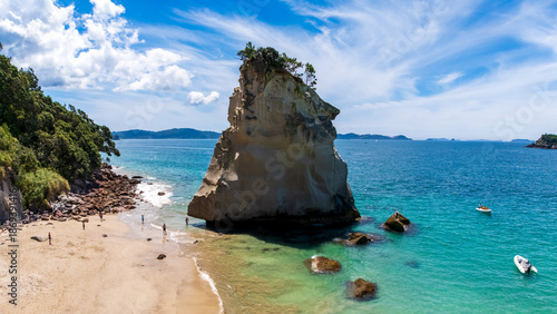 Cuadro en lienzo Aerial View of Te Hoho Rock at Cathedral Cove Beach, New Zealand