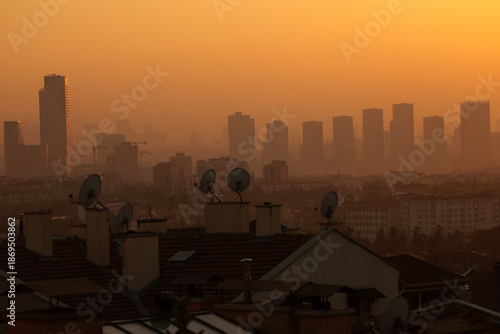 Tableau sur toile a smoky and polluted city image that is harmful to human health