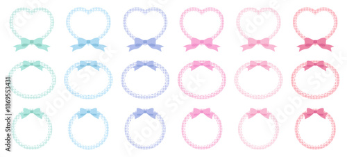 リボンがついたかわいいレースフレームのベクターイラストセット。ハート、飾り、ギンガムチェック