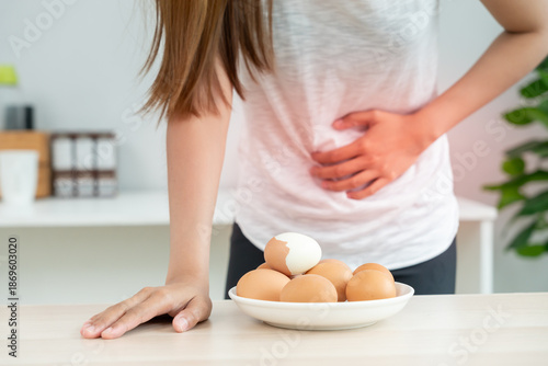Egg allergy, ovalbumin allergy, women stomachache, swollen mouth, swollen eyes, itchy rash, hives, stuffy nose, difficult breathing, itchy eyes, stomach pain, nausea, vomiting, diarrhea