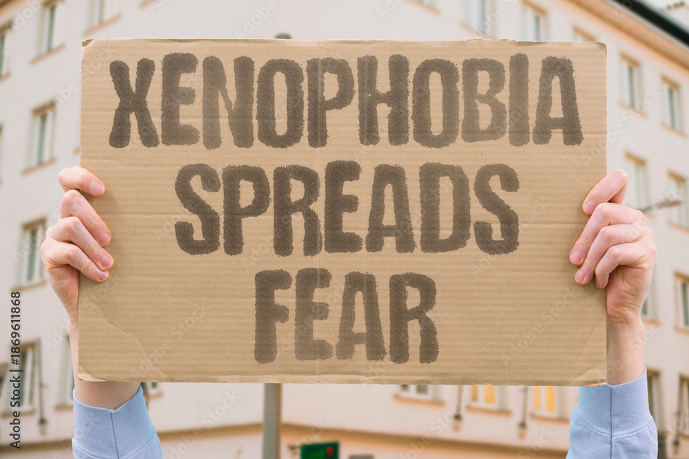 Ταπετσαρία "Xenophobia Spreads Fear" Outsider hatred damages social fabric