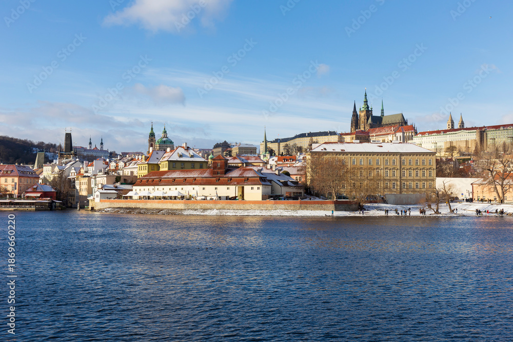 Obraz premium Snowy Prague Lesser Town with gothic Castle, Czech Republic 