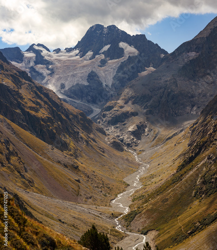 Wallpaper Mural Panorama Les Bans, le glacier de la Pilatte et la vallée du Vénéon dans le parc national des Ecrins
 Torontodigital.ca