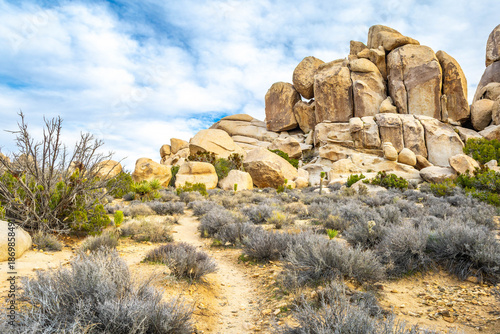 Foto Scenic Rocky Landscape at Hall of Horrors Trail