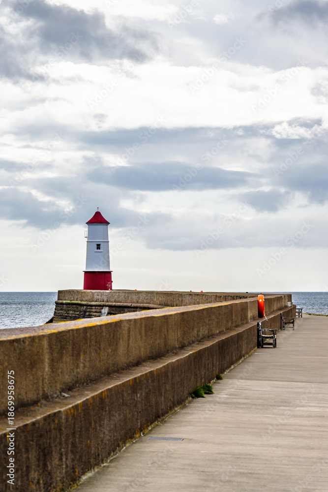Fototapeta premium Berwick Pier and Lighthouse, Berwick-upon-Tweed, England